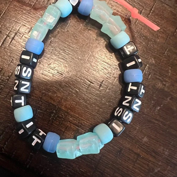 (10 pack, adjustable) Taylor Swift Eras Tour Friendship Bracelets - Picture 4 of 16